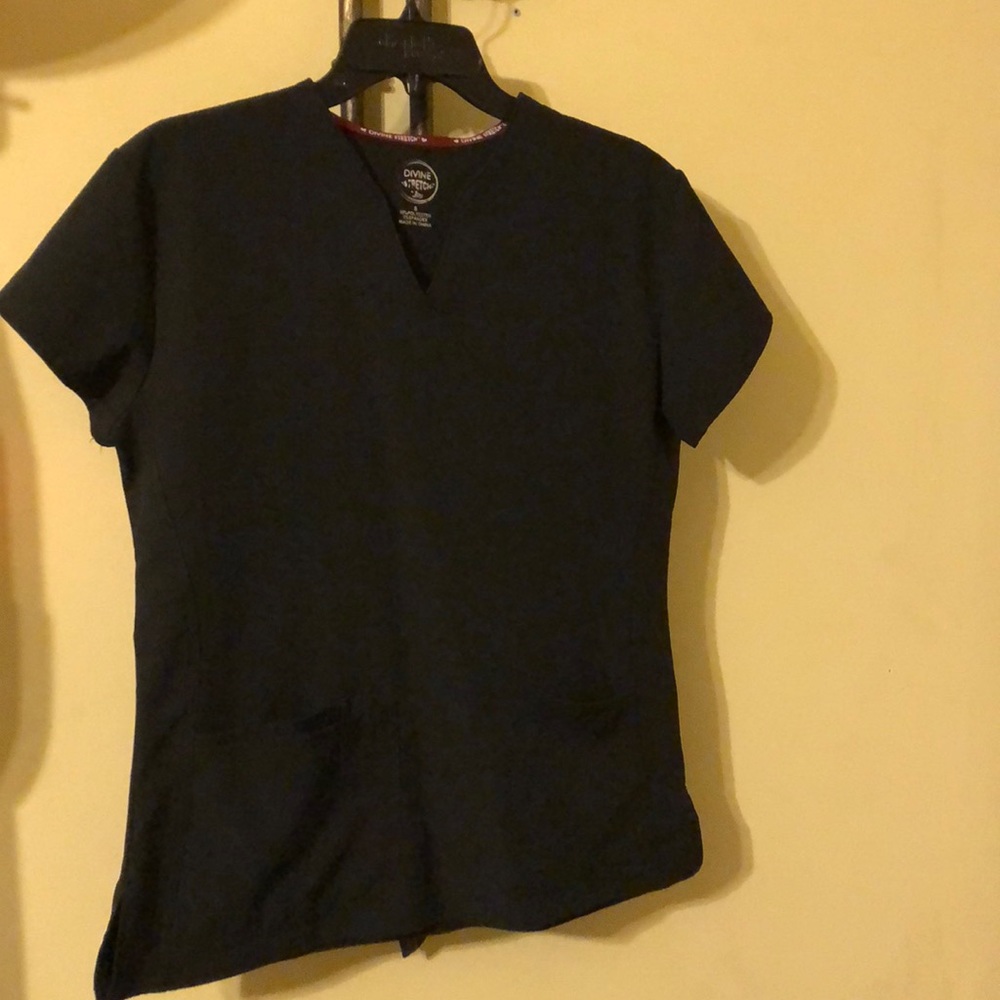 Scrub shirt